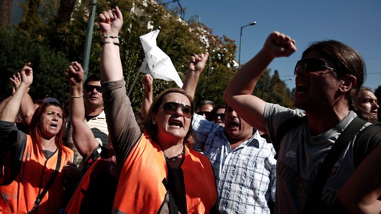 Ein inzwischen gewohntes Bild: Demonstranten protestieren gegen Einsparungen in Griechenland.