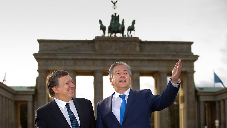 Barroso ließ sich am Montag von Berlins Regierendem Bürgermeister Wowereit das Brandenburger Tor zeigen.