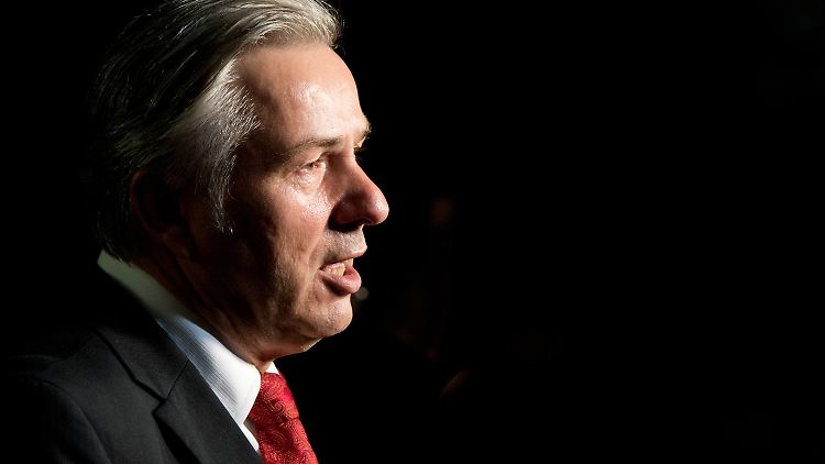 Vor einem Jahr hätte niemand gewettet, dass Wowereit Amann am BER überlebt.
