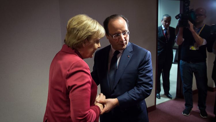 Merkel mit Hollande: lieber unter vier Augen sprechen.