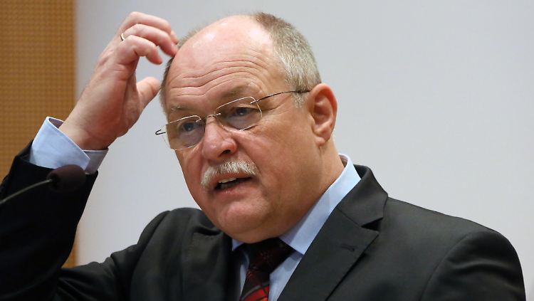Amann übernimmt demnach ab dem 1. November die Leitung der Flughafen Energie und Wasser GmbH, einer Tochter der Flughafengesellschaft.