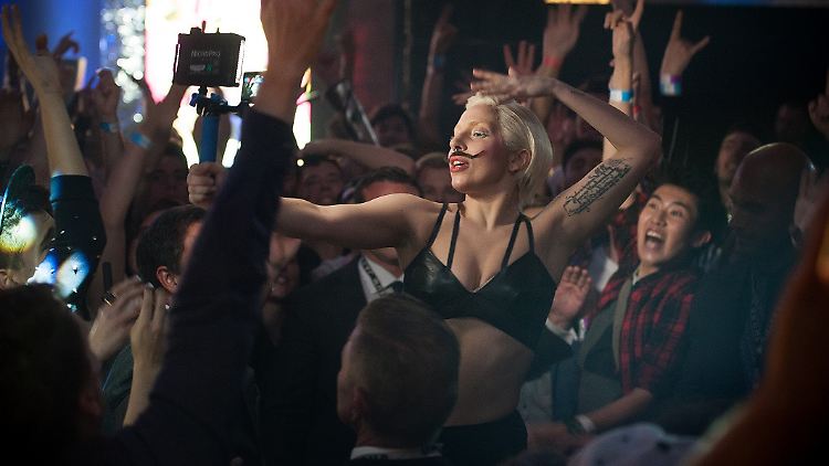 Party im Berghain: Lady Gaga lässt es krachen.