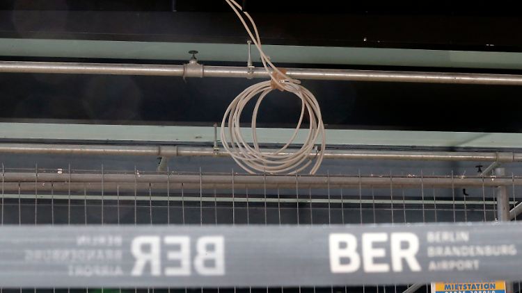 Wer ist Schuld an dem milliardenschweren Desaster? Ein Untersuchungsausschuss des Abgeordnetenhauses versucht seit einem Jahr Licht ins Dunkle zu bringen.