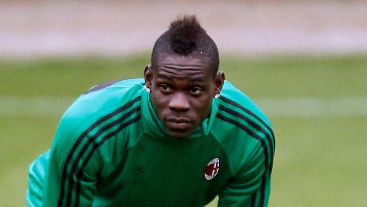 Man darf gespannt sein, mit welcher Frisur Balotelli demnächst auflaufen wird.