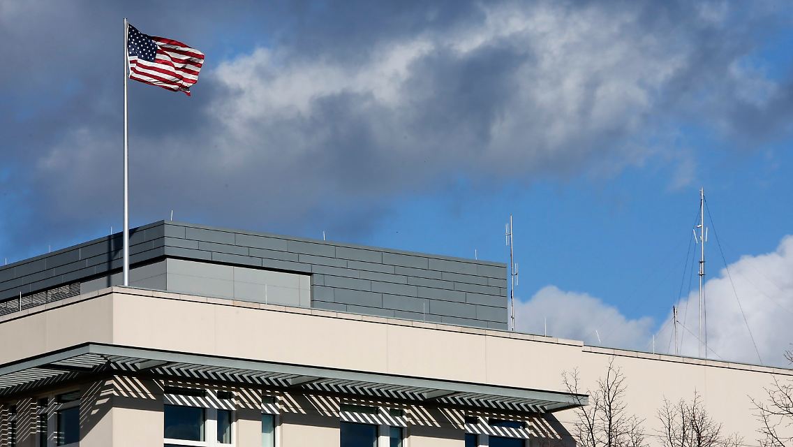 2013-10-27T140849Z_1567575426_BM2E9AR15UM01_RTRMADP_3_GERMANY-USA-SPYING.JPG8459799577869667341.jpg
