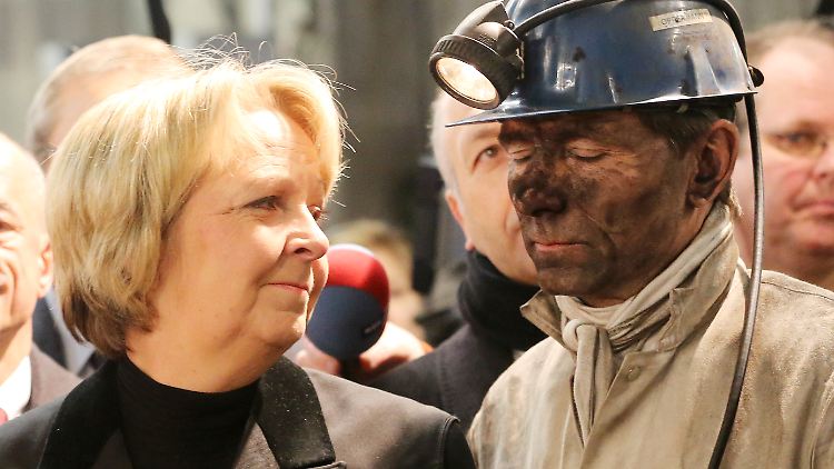 NRW ist traditioneller Energiestandort. Die Grünen fürchten, dass Ministerpräsidentin Kraft deren Interessen über die Energiewende stellt.