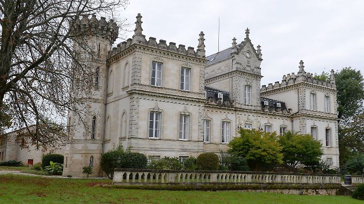Seit dem Mittelalter fungiert das Château du Grand Mouëy als Bordeaux-Weingut.