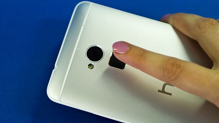 Der Fingerabdruck-Sensor benötigt etwas Übung, ist dann aber doch recht einfach zu verwenden.