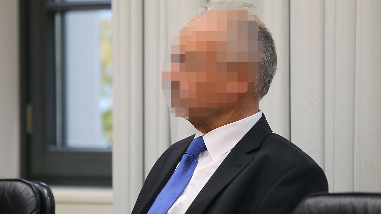 Drei Mal soll er sie vergewaltigt haben, erklärte die Tochter. Jetzt widerruft sie ihre Aussage.