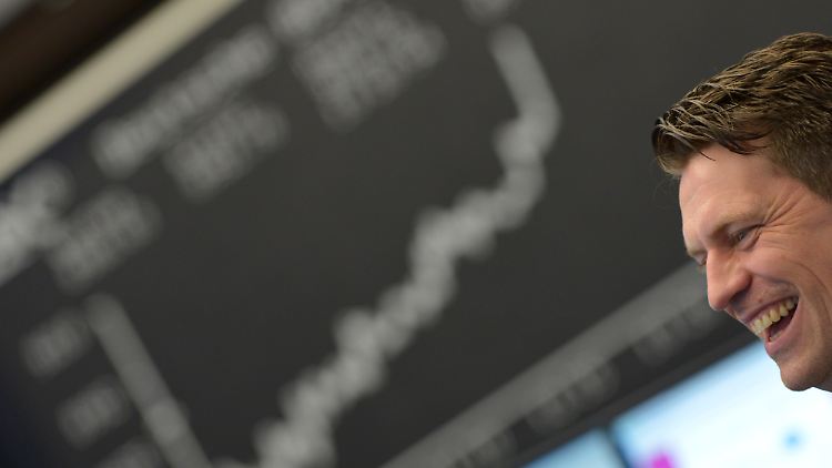 Wie im Rausch blenden die Dax-Anleger dank des Geld-Dopings der Notenbank die Risiken aus.