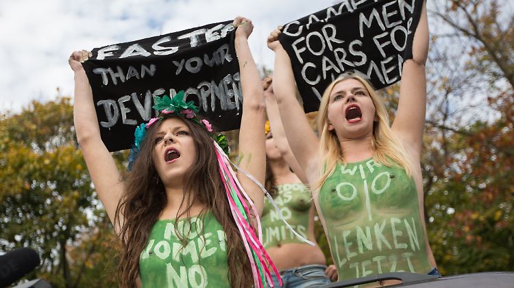 Femen protestieren vor der saudi-arabischen Botschaft in Berlin gegen das Fahrverbot für Frauen in Saudi-Arabien.