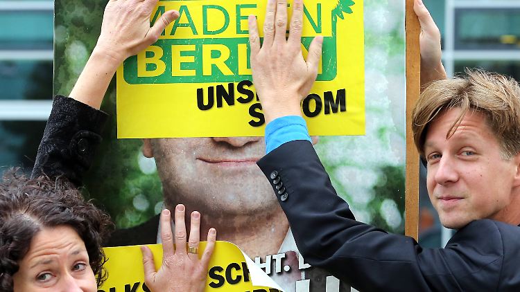 Der Bundestagswahlkampf ist zu Ende, jetzt geht's um den Volksentscheid. Berliner Grüne auf einem Werbestreifzug.