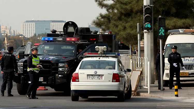 Ein rätselhafter Vorfall auf dem zentralen Tiananmen-Platz sorgt für Anspannung in Peking.