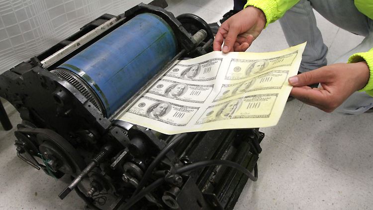 Nicht jeder darf es - doch die US-Notenbank wird weiter Geld drucken.