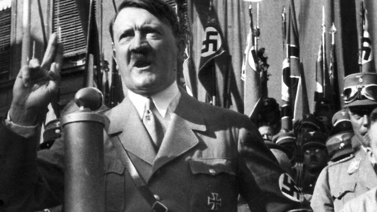 Adolf Hitler: international als Massenmörder geächtet, bis 2013 Ehrenbürger Goslars.