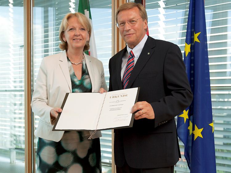 NRW-Verkehrsminister Voigtsberger bei seiner Ernennung durch Ministerpräsidentin Hannelore Kraft.