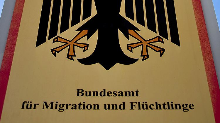 Asylbewerber können abgeschoben werden. Eine "Ehrenerklärung" über eine freiwillige Rückkehr ist aber unzumutbar.
