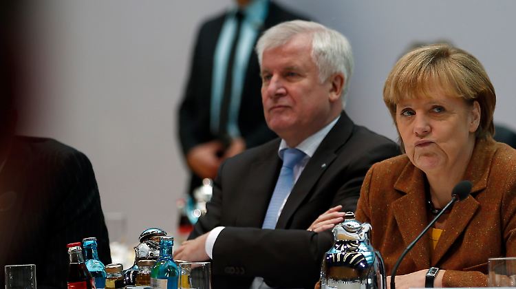 Kämpfen um die Pkw-Maut: Seehofer und Merkel. Die Kanzlerin hatte eigentlich Nein gesagt.