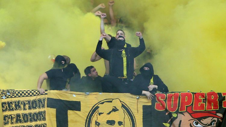 "Was mich am meisten ankotzt ist, dass wir 32 Spieltage gar nichts haben, unsere Fans beim Derby dann aber komplett durchdrehen."