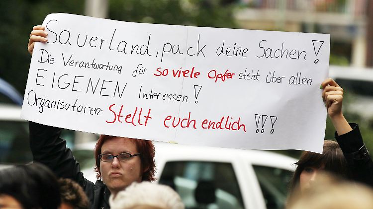 Protest vor dem Rathaus von Duisburg.