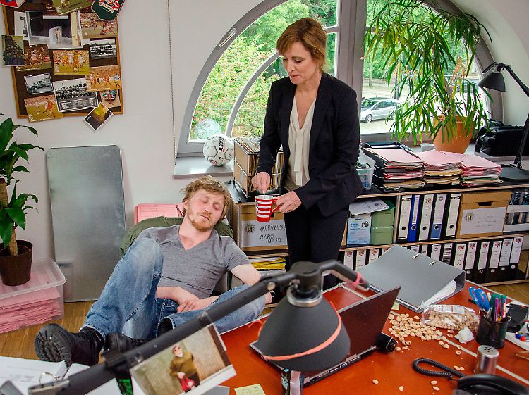 Guten Morgen: Kriminaldirektorin Fritzenberger (Kirsten Block) und Kriminalkommissar Schaffert (Benjamin Kramme).