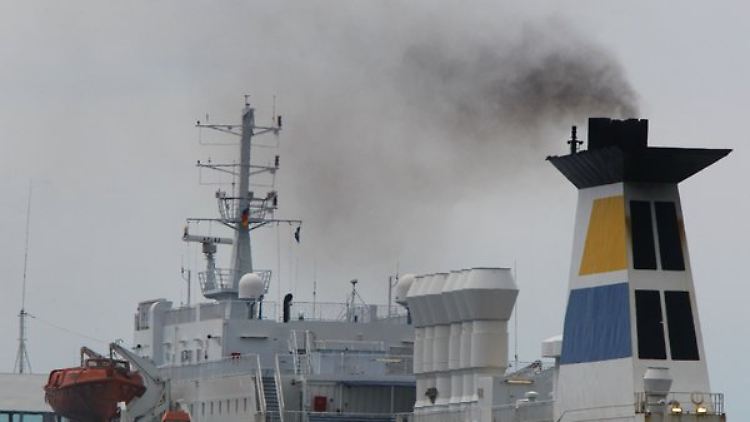 Der Schwefelausstoß soll ab 2015 auf Nord- und Ostsee auf ein Zehntel sinken.
