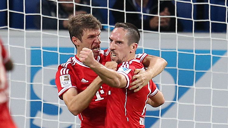 Wie wichtig das Tor von Müller war, sieht man hier: Müller und Ribery nach dem Siegtor.