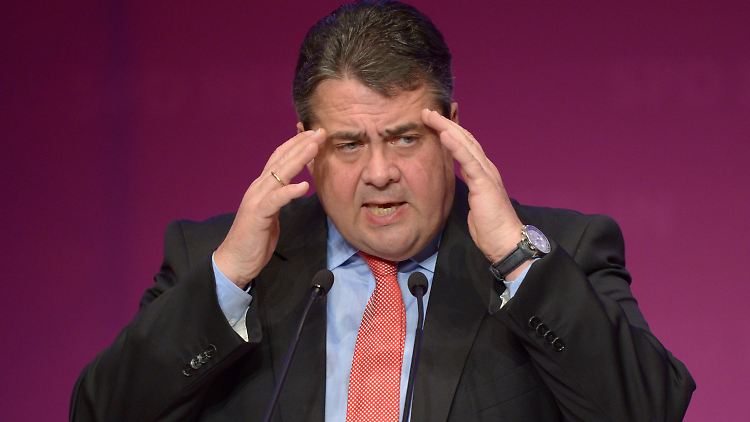 Gabriel bei seiner Rede vor den Berliner Genossen.
