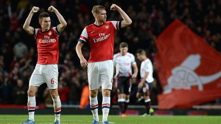 Geschafft! Laurent Koscielny (l.) und Per Mertesacker (r.) bejubeln den Sieg.