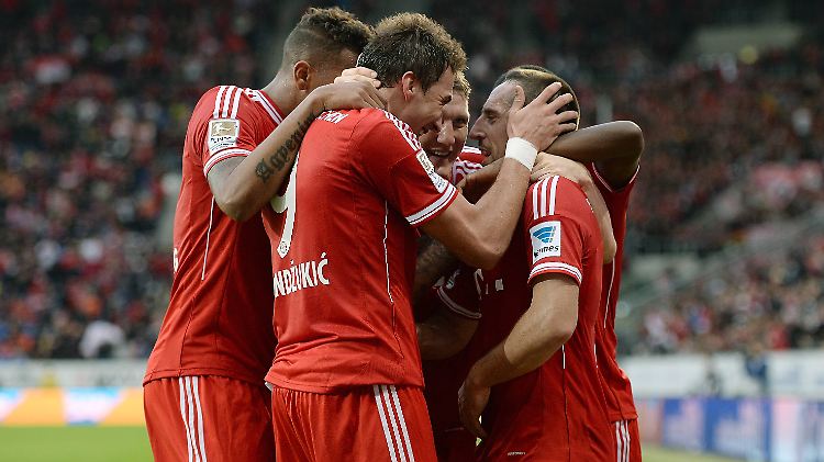 Beim Ausgleich gegen Hoffenheim jubeln Jerome Boateng, Torschütze Mario Mandzukic, Bastian Schweinsteiger und Franck Ribery (v.l.).