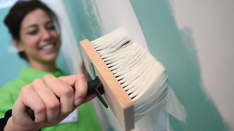 Viele Baumärkte bieten inzwischen explizit Heimwerkerkurse für Frauen an. 