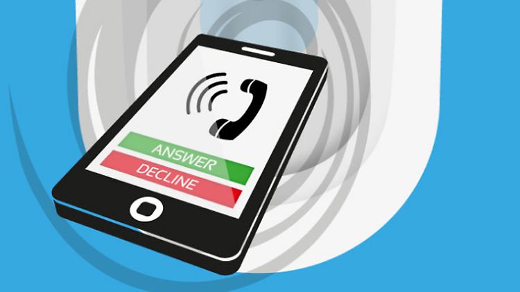 Fällt ein Smartphone in die Toilette, muss man vor allem schnell handeln.