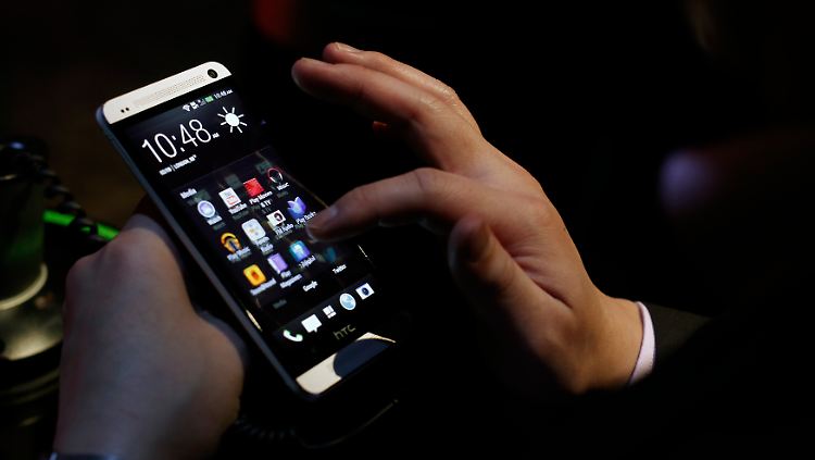 HTC One: Das Flaggschiff des taiwanesischen Konzerns schnitt bei Tests sehr gut ab, die Kunden greifen aber weiter lieber zu den Galaxy- und iPhone-Modellen der Konkurrenz.