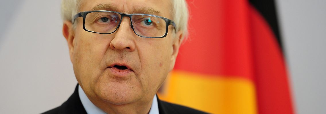 Brüderle kündigt eine "Fachkräfte-Initiative" an.
