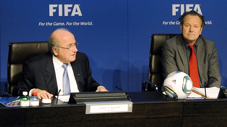 Der umstrittene Fifa-Boss Joseph Blatter und sein Chef-Reformer Mark Pieth. Am Jahresende trennen sich ihre Wege. Mit welchem Erfolg, darüber streiten die Experten.