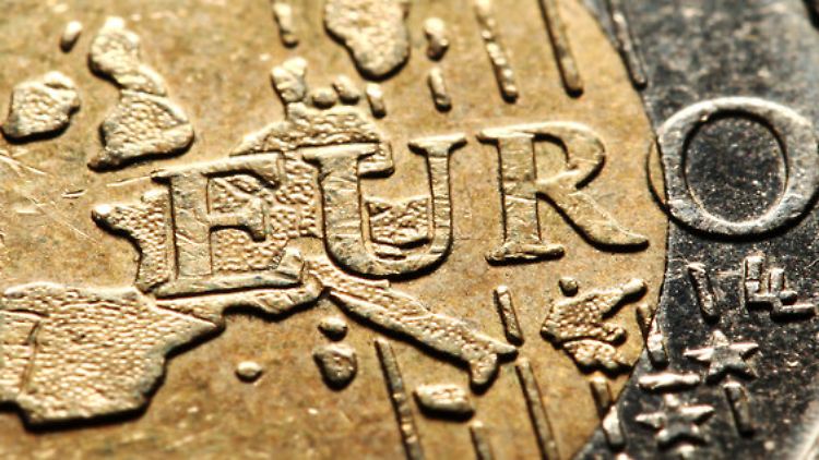 Die Zinssenkung der EZB setzt der Gemeinschaftswährung zu.
