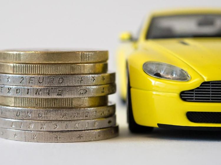 Durch den Wechsel der Kfz-Versicherung können Autofahrer bares Geld sparen - Experten raten zum Tarifvergleich.