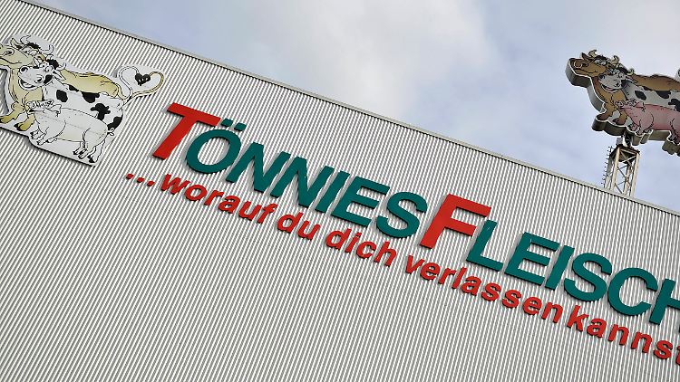 Schlachten, zerlegen und verarbeiten von Schweinen, Sauen und Rindern ist seit 1971 das Geschäft von Tönnies Fleisch. 