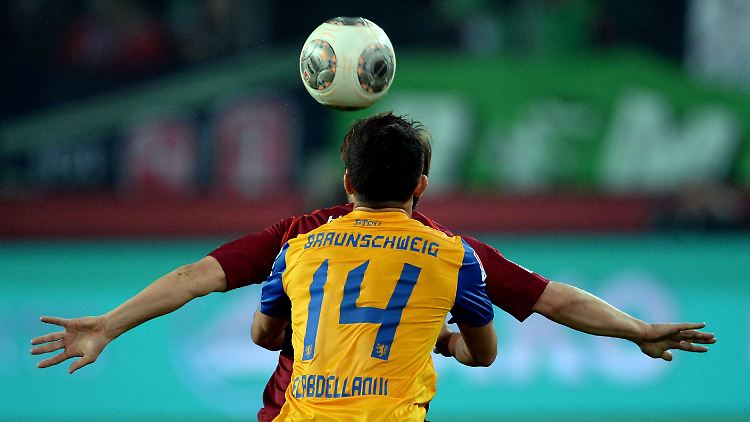 Szabolcs Huszti und Omar Elabdellaoui in seltener Formation.