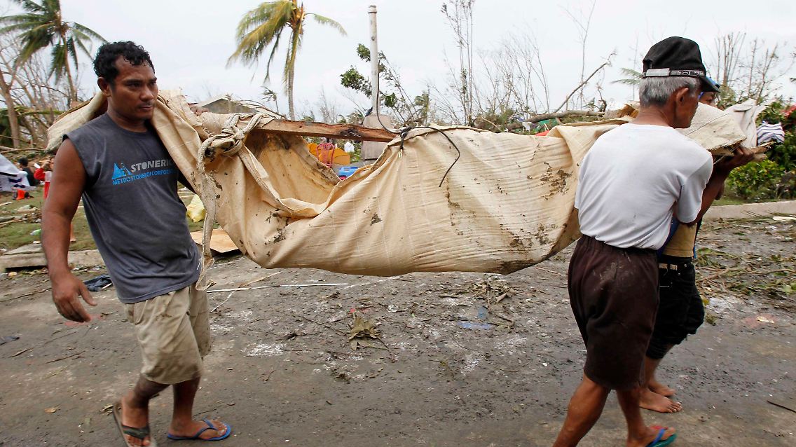 2013-11-09T093452Z_885821213_GM1E9B91CM101_RTRMADP_3_PHILIPPINES-TYPHOON.JPG5792301929701341328.jpg