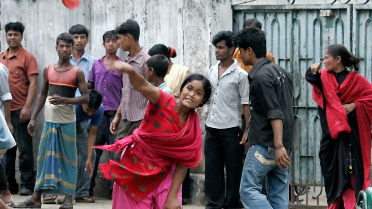 Bisher erhalten Textilarbeiter in Bangladesch umgerechnet knapp 20 Euro im Monat.