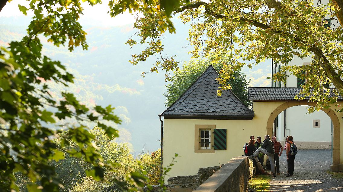 Auf Schloss Wartenstein können sich Besucher über den Naturpark informieren - und ein wenig ausruhen.