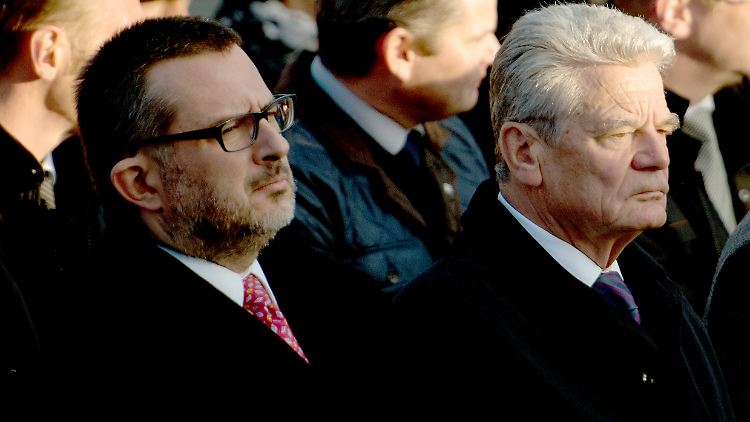 Bundespräsident Joachim Gauck und der Generalsekretär des Zentralrats der Juden in Deutschland, Stephan J. Kramer.