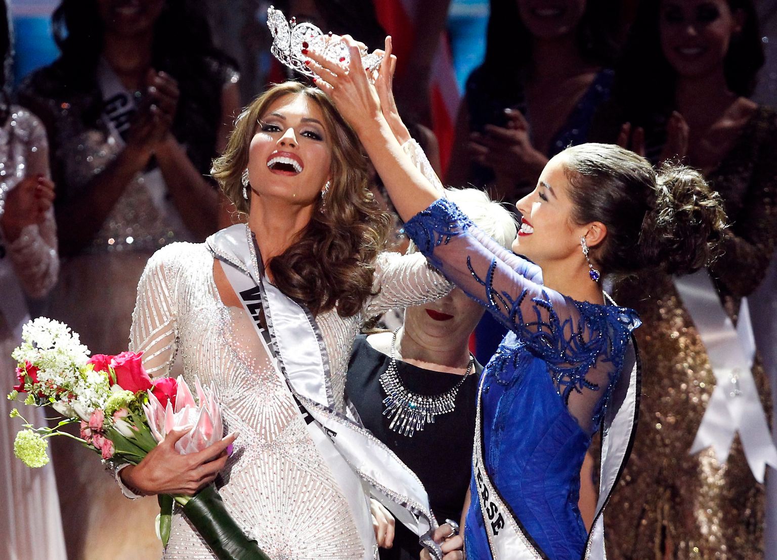 Ein Krönchen für die Schönste: Gabriela Isler aus Venezuela überzeugte die Jury. Aber Schönheit liegt ja bekanntlich im Auge des Betrachters.