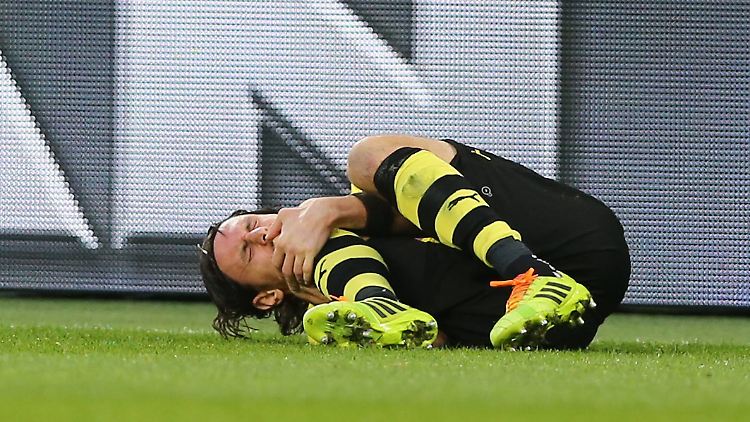 Subotic verletzte sich bei einem Zusammenprall mit Olic.