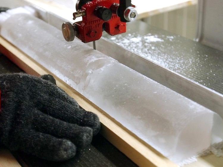 Eisbohrkerne sind für Wissenchaftler ein aussagekräftiges Archiv von Klimadaten.