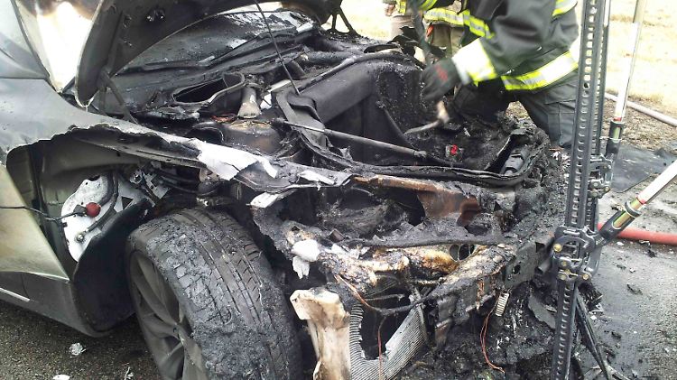 Zum Glück wurde bei den Bränden in drei verschiedenen Elektroautos der Firmal Tesla niemand verletzt.