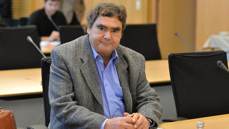 Mundlos erhob Vorwürfe gegen die Sicherheitsbehörden.