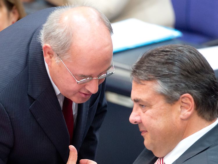 Rot-rote Freundlichkeiten im Bundestag: Gregor Gysi und Sigmar Gabriel.