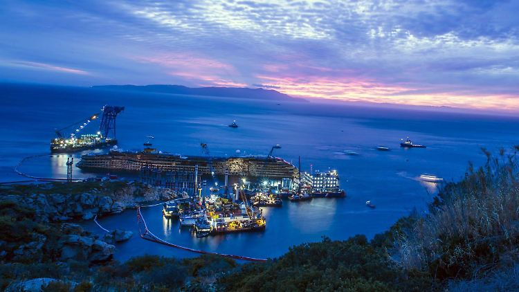 In diesem Bild wirkt das Wrack schon ein wenig wie aus einem Piratenfilm.